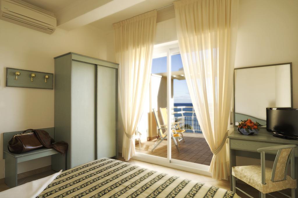 Hotel Miramare Diano Marina Exterior photo